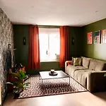 Holiday home Jacuzzi Prive, Retro-projecteur & Jardin