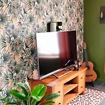 Holiday home Jacuzzi Prive, Retro-projecteur & Jardin