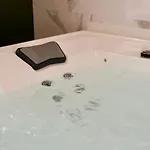 Jacuzzi Prive, Retro-projecteur & Jardin Holiday home