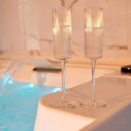 Jacuzzi Prive, Retro-projecteur & Jardin *