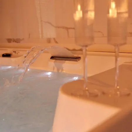 Дом отдыха Jungle Avec Jacuzzi Prive & Retro-projecteur Saint-Yzan-de-Soudiac