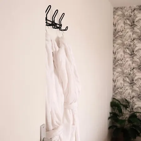 Jungle Avec Jacuzzi Prive & Retro-projecteur Дом отдыха Saint-Yzan-de-Soudiac