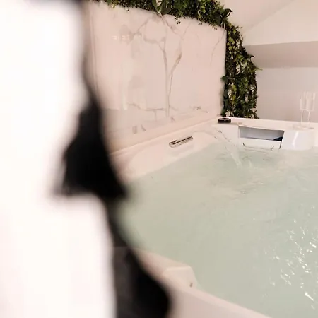 Дом отдыха Jungle Avec Jacuzzi Prive & Retro-projecteur *