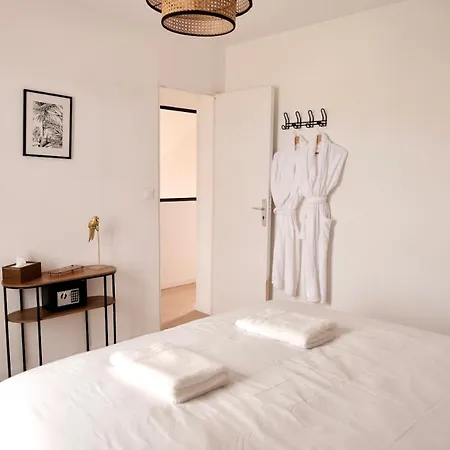 Jungle Avec Jacuzzi Prive & Retro-projecteur Дом отдыха *