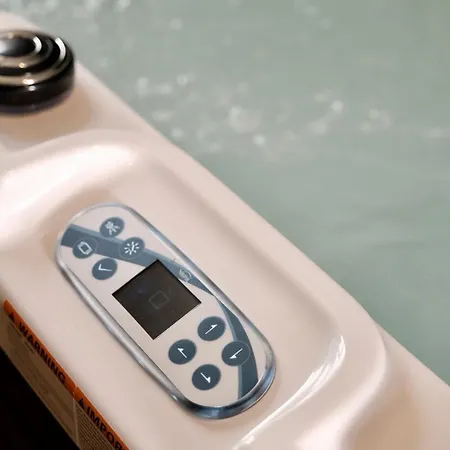 Дом отдыха Jungle Avec Jacuzzi Prive & Retro-projecteur