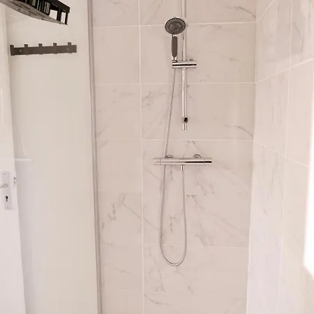 Jungle Avec Jacuzzi Prive & Retro-projecteur Дом отдыха Saint-Yzan-de-Soudiac