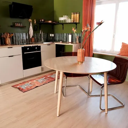 Jungle Avec Jacuzzi Prive & Retro-projecteur * Saint-Yzan-de-Soudiac