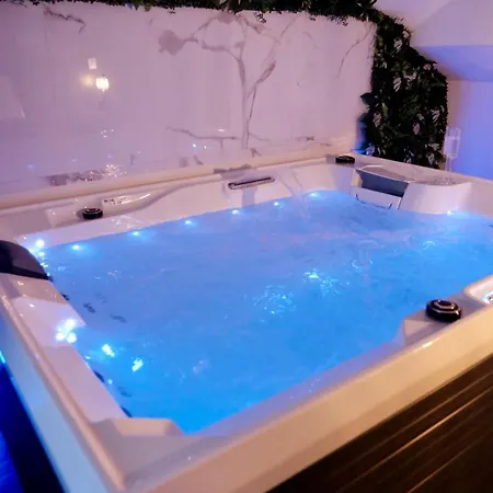 Jungle Avec Jacuzzi Prive & Retro-projecteur