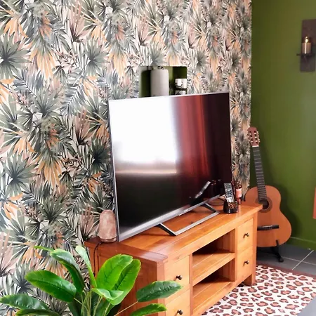 Дом отдыха Jungle Avec Jacuzzi Prive & Retro-projecteur