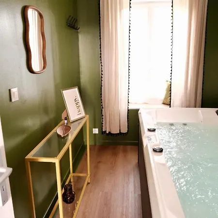 Jungle Avec Jacuzzi Prive & Retro-projecteur