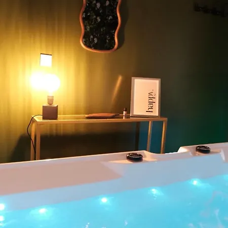 Дом отдыха Jungle Avec Jacuzzi Prive & Retro-projecteur