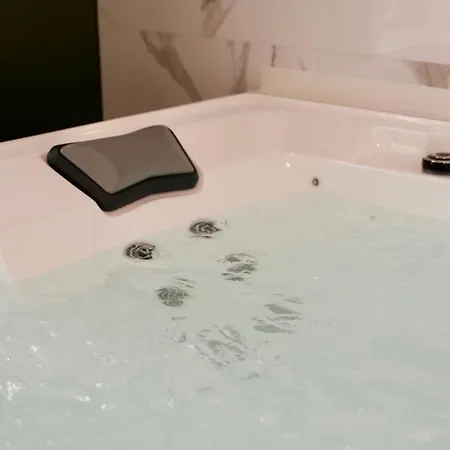 Jungle Avec Jacuzzi Prive & Retro-projecteur Дом отдыха