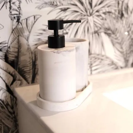 Дом отдыха Jungle Avec Jacuzzi Prive & Retro-projecteur *