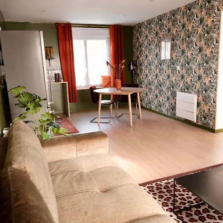 Jungle Avec Jacuzzi Prive & Retro-projecteur Saint-Yzan-de-Soudiac