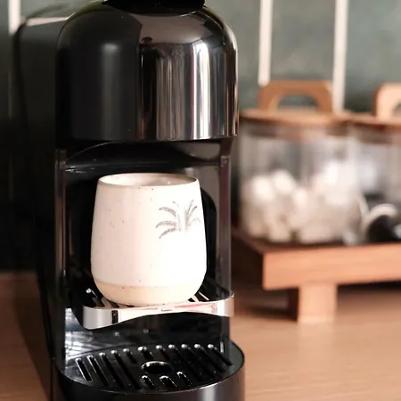 Дом отдыха Jungle Avec Jacuzzi Prive & Retro-projecteur Saint-Yzan-de-Soudiac