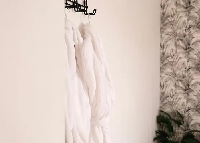 Jungle Avec Jacuzzi Privé Hébergement de vacances Saint-Yzan-de-Soudiac