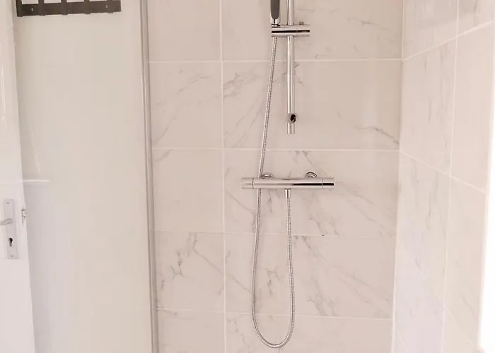 Jungle Avec Jacuzzi Privé Hébergement de vacances Saint-Yzan-de-Soudiac