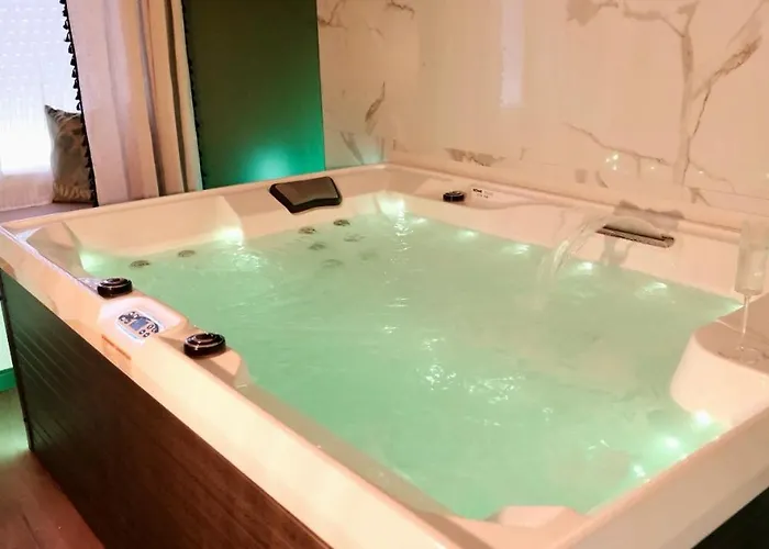 Jungle Avec Jacuzzi Privé * Saint-Yzan-de-Soudiac
