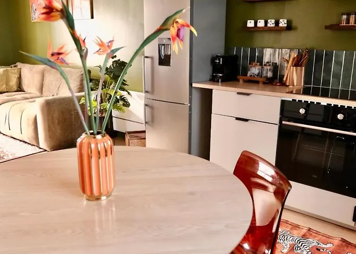 Jungle Avec Jacuzzi Privé * Saint-Yzan-de-Soudiac