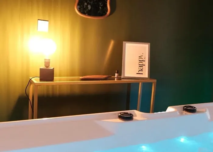 Hébergement de vacances Jungle Avec Jacuzzi Privé