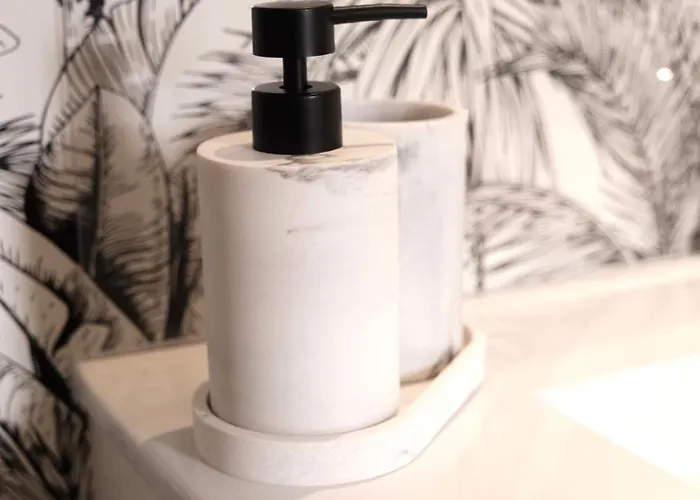 Hébergement de vacances Jungle Avec Jacuzzi Privé *