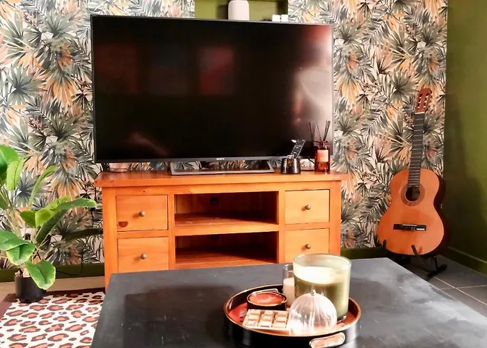 Jungle Avec Jacuzzi Privé * Saint-Yzan-de-Soudiac