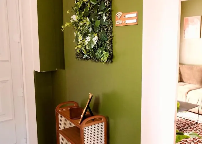 Hébergement de vacances Jungle Avec Jacuzzi Privé *