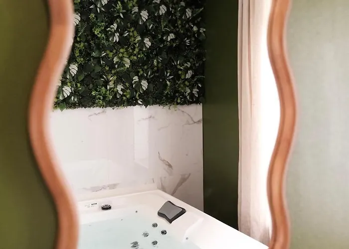 Jungle Avec Jacuzzi Privé Saint-Yzan-de-Soudiac